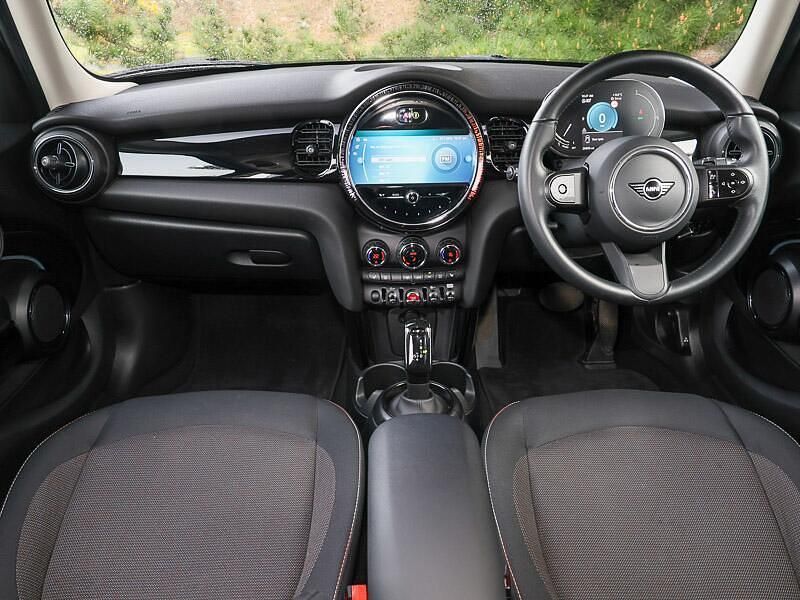 Używany Mini Cooper Classic 136 KM (100 kW) 2023 Srebrny Hatchback