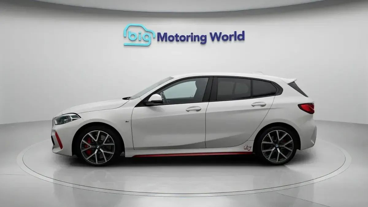 Begagnad BMW 128 261 HK (191 kW) 2022 Vit Halvkombi