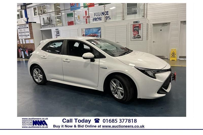 White Used 2021 Toyota Corolla Hatchback | £11,878 (Fair price) - Image 1/4
