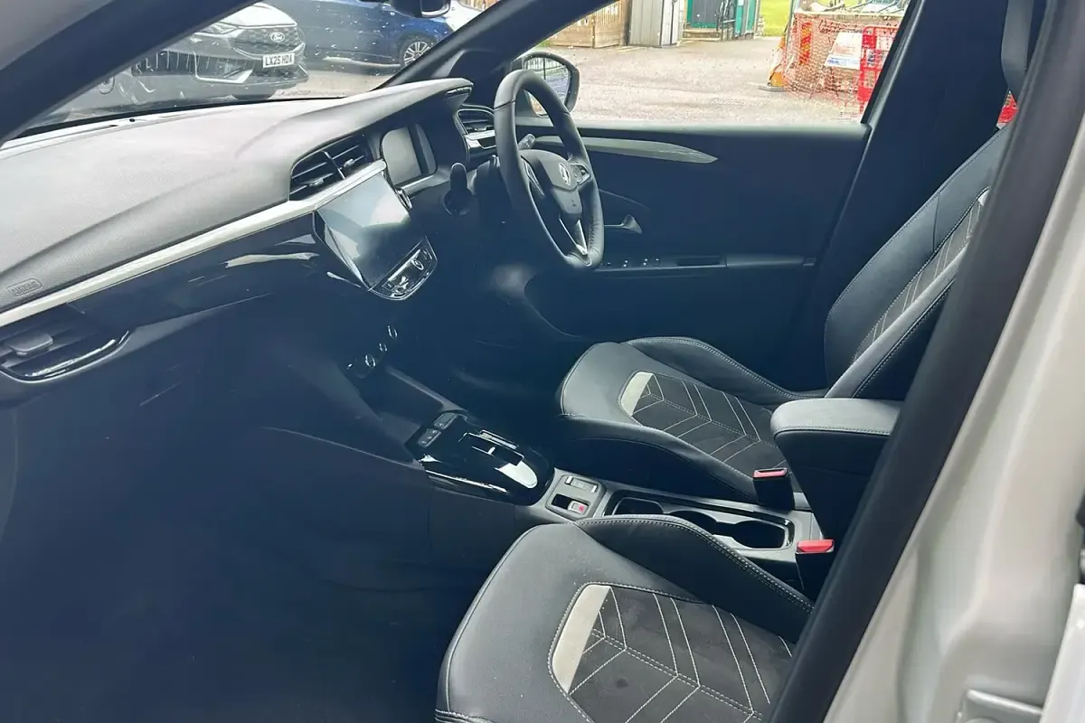 Used Vauxhall Corsa Ultimate 100 HP (73 kW) 2025 White Hatchback