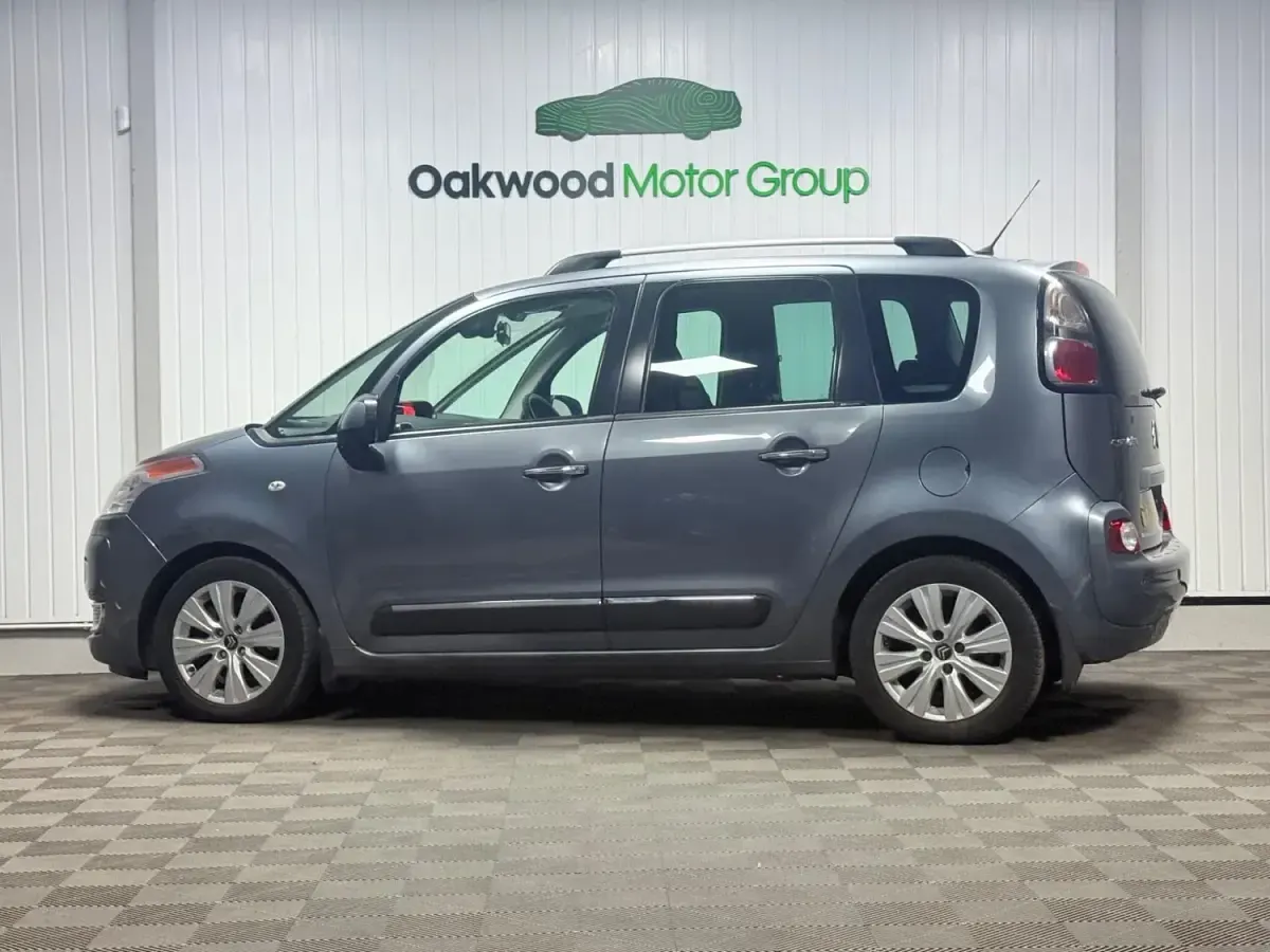 Begagnad Citroën C3 Picasso Exclusive 120 HK (88 kW) 2012 Grå Minibuss