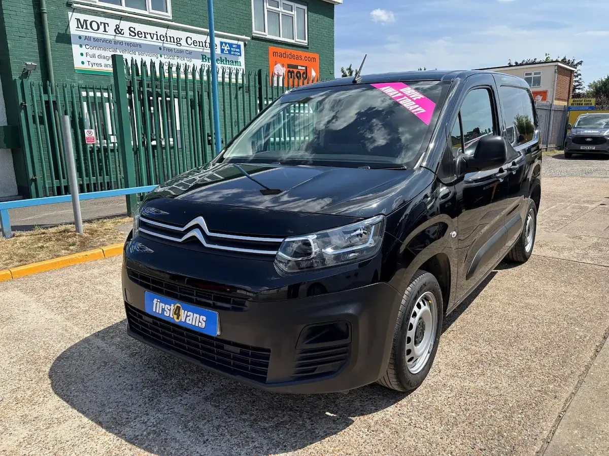 Used Citroën Berlingo 100 HP (73 kW) 2023 Black MPV