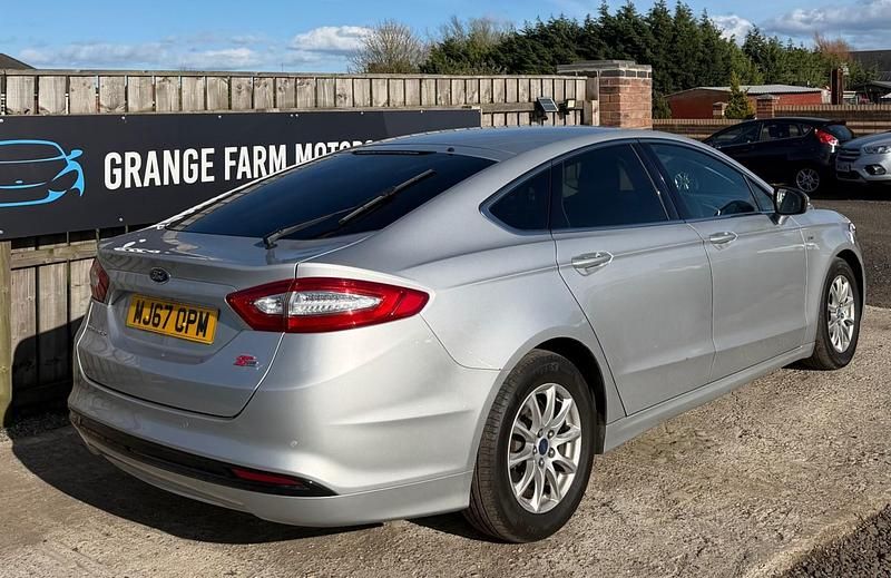 Usado Ford Mondeo Titanium 150 HP (110 kW) 2017 Prateado Citadino