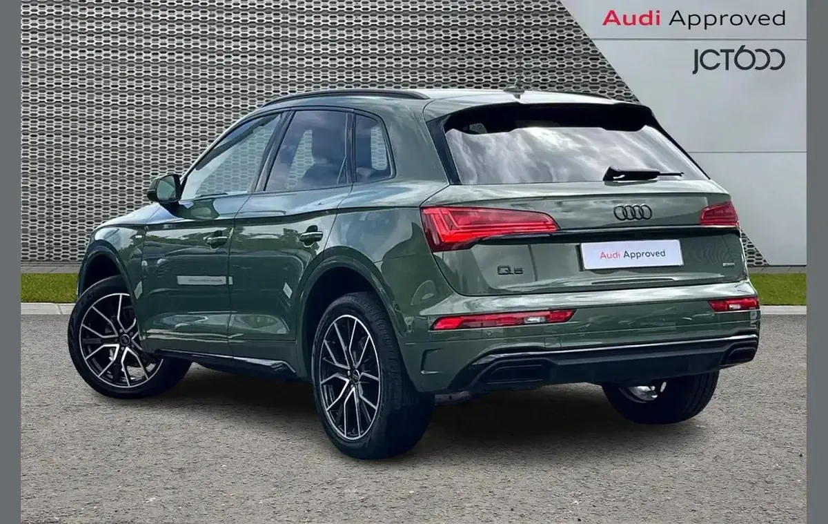 Used Audi Q5 Black Edition 200 HP (147 kW) 2024 Green SUV