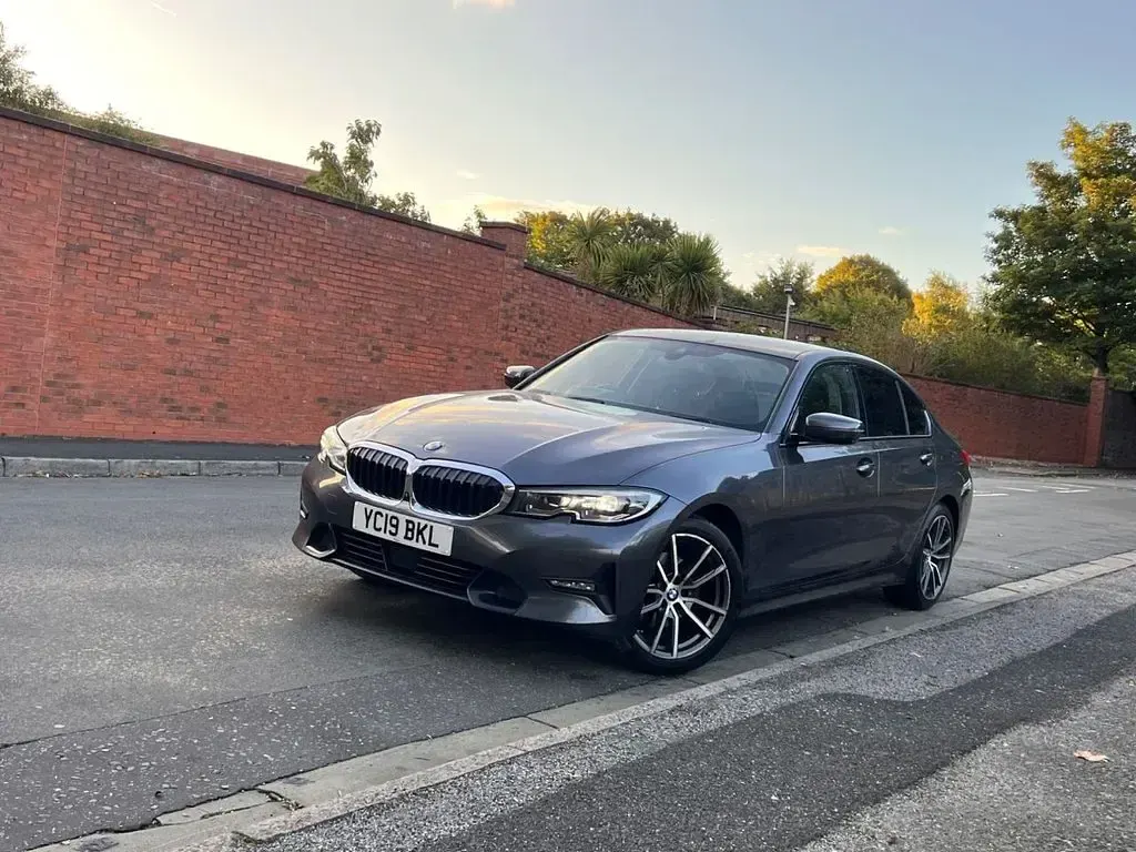 Begagnad BMW 320 Sport Line 190 HK (139 kW) 2019 Grå Sedan