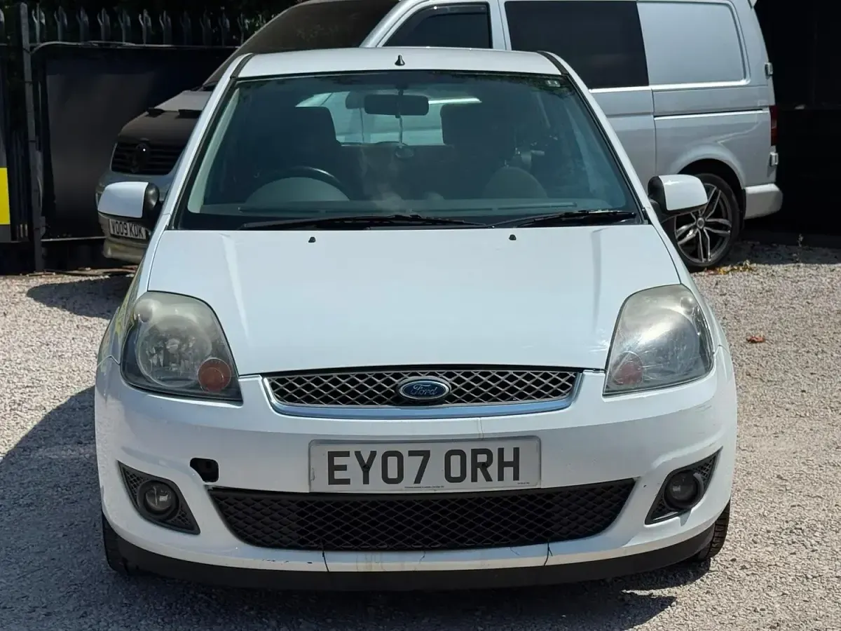 Used Ford Fiesta Zetec 2007 White Hatchback