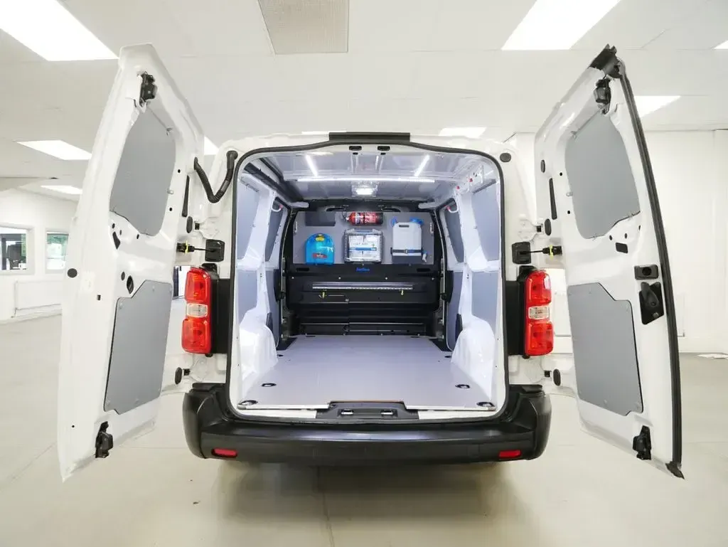 Used Peugeot e-Expert Premium 100 kW (136 HP) 2023 White Van