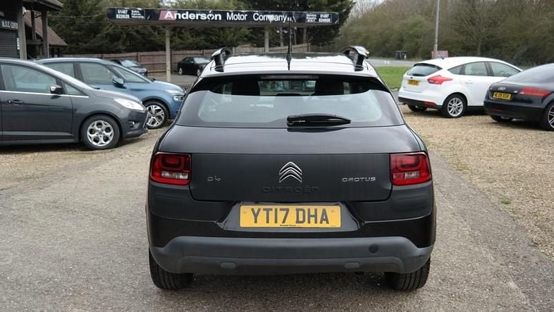 Usado Citroën C4 Cactus Feel 82 HP (60 kW) 2017 Preto Citadino
