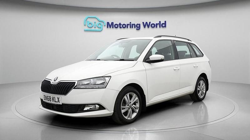 Used Skoda Fabia SE 110 HP (80 kW) 2018 White Estate
