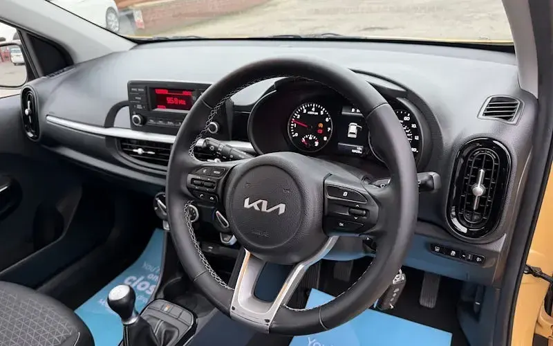 Used Kia Picanto 67 HP (49 kW) 2022 Yellow Hatchback