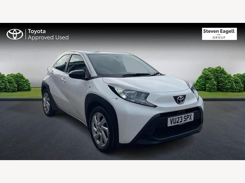 White Used 2023 Toyota Aygo X PURE SUV | £12,037 - Image 1/3