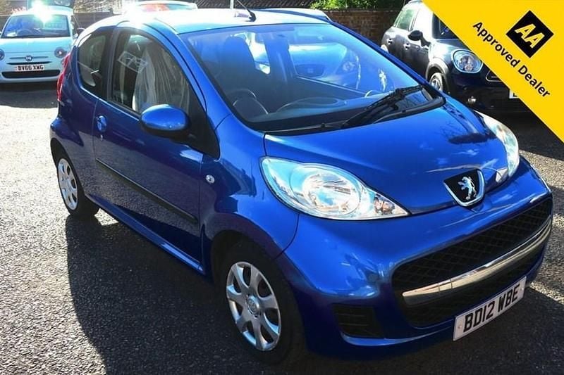 Used Peugeot 107 68 HP (50 kW) 2012 Blue Hatchback