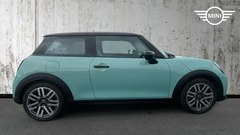 Used Mini Cooper Hatch 113 kW (154 HP) 2025 Green Hatchback