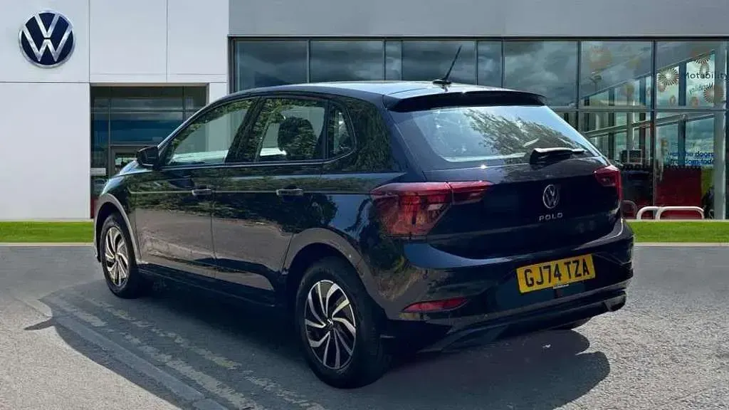 Used VW Polo Life 95 HP (69 kW) 2024 Deep black pearlescent Hatchback