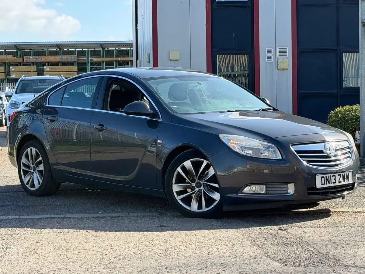 Begagnad Vauxhall Insignia SRi 163 HK (119 kW) 2013 Grå Halvkombi