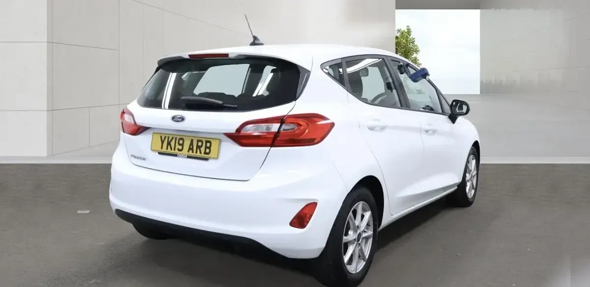 Begagnad Ford Fiesta Zetec 85 HK (62 kW) 2019 Vit Halvkombi