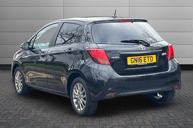 Used Toyota Yaris 99 HP (72 kW) 2016 Eclipse black Hatchback