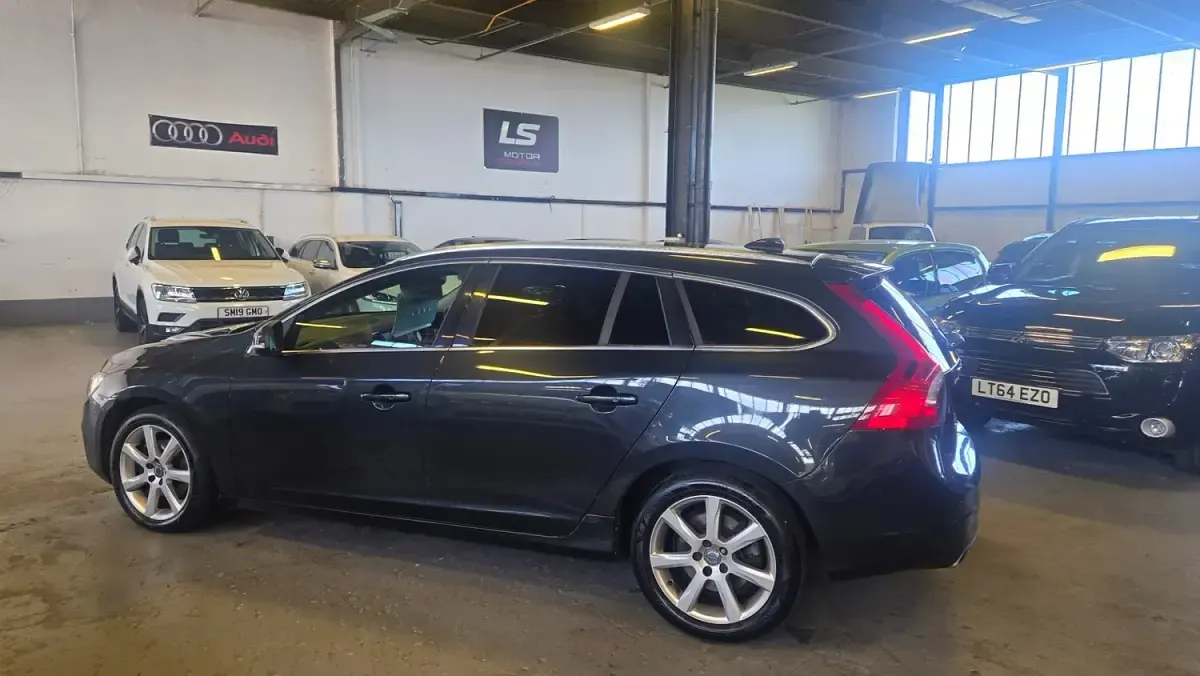 Used Volvo V60 SE Lux 2017 Grey Estate