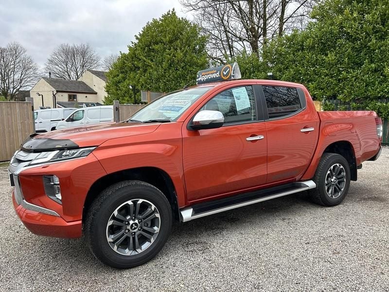Käytetty Mitsubishi L200 Warrior 150 HP (110 kW) 2021 Oranssi Nouto