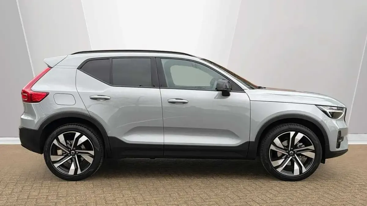 New Volvo XC40 Plus 2025 Grey SUV