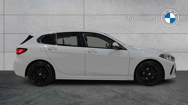 Usado BMW 118 M Sport 134 HP (98 kW) 2022 Branco Citadino