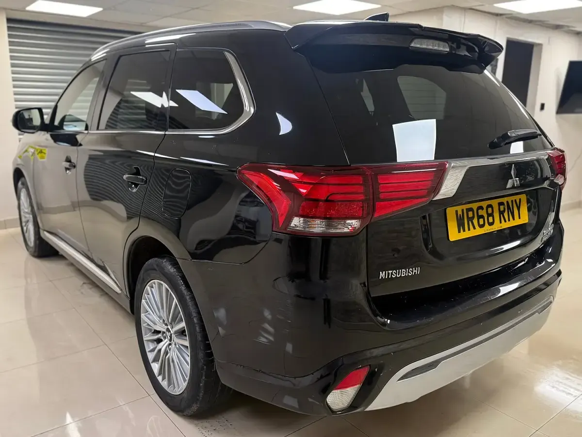 Used Mitsubishi Outlander P-HEV 2018 Black Estate
