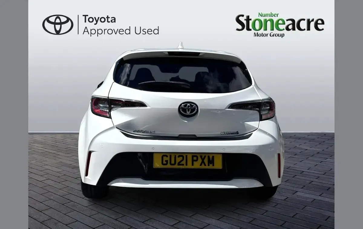 Used Toyota Corolla Design 122 HP (89 kW) 2021 White Hatchback