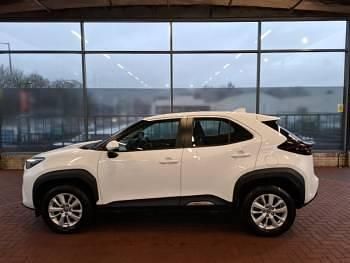 Used Toyota Yaris Hybrid 116 HP (85 kW) 2024 White Estate