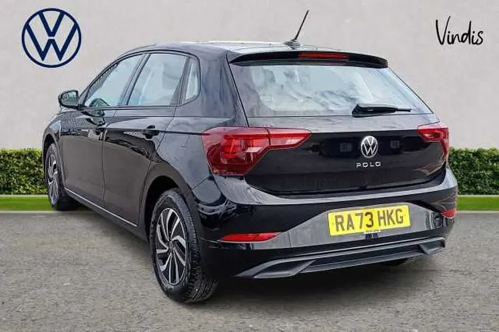 Usado VW Polo Life 80 CV (58 kW) 2024 Negro Utilitario