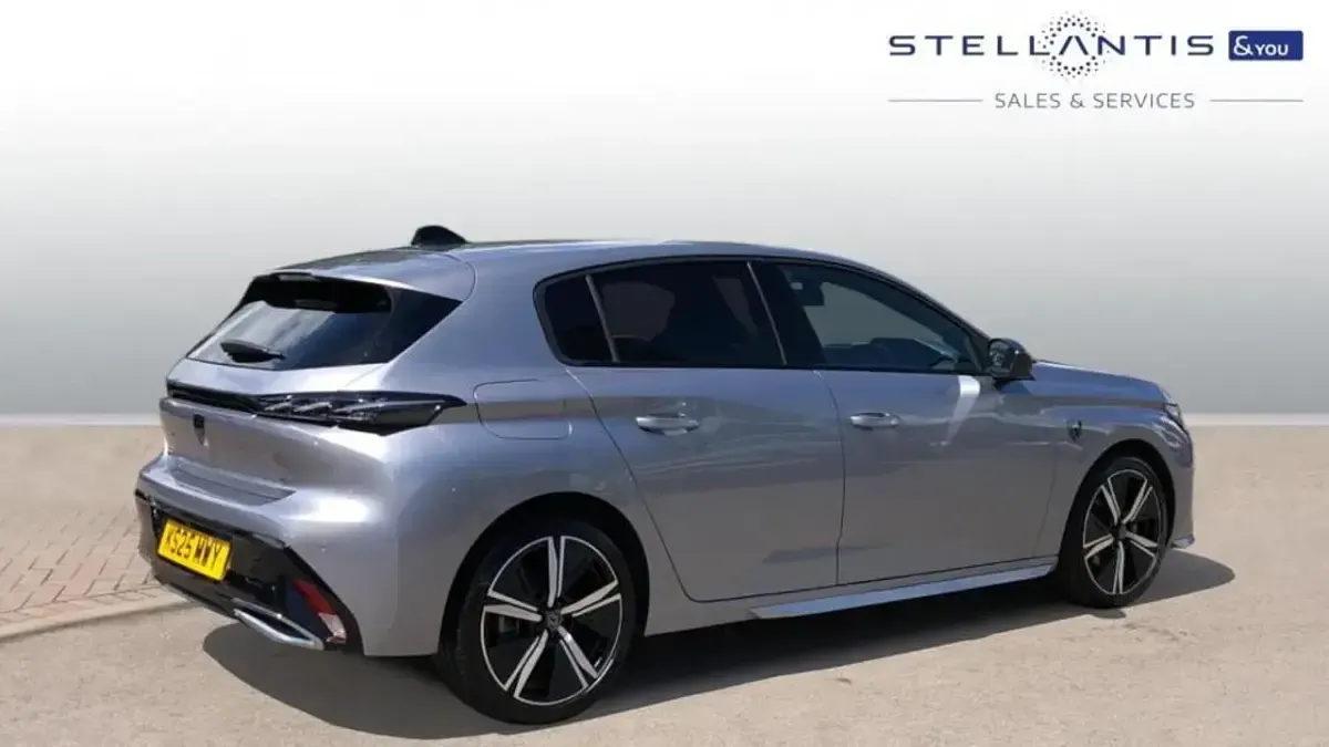 Usado Peugeot 308 GT 134 HP (98 kW) 2025 Cinzento Citadino