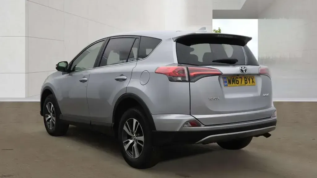 Used Toyota RAV4 Business Edition 143 HP (105 kW) 2017 Silver SUV