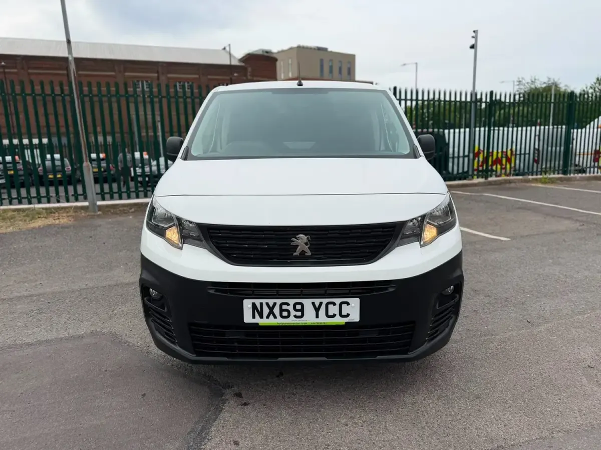 Used Peugeot Partner 131 HP (96 kW) 2019 White MPV