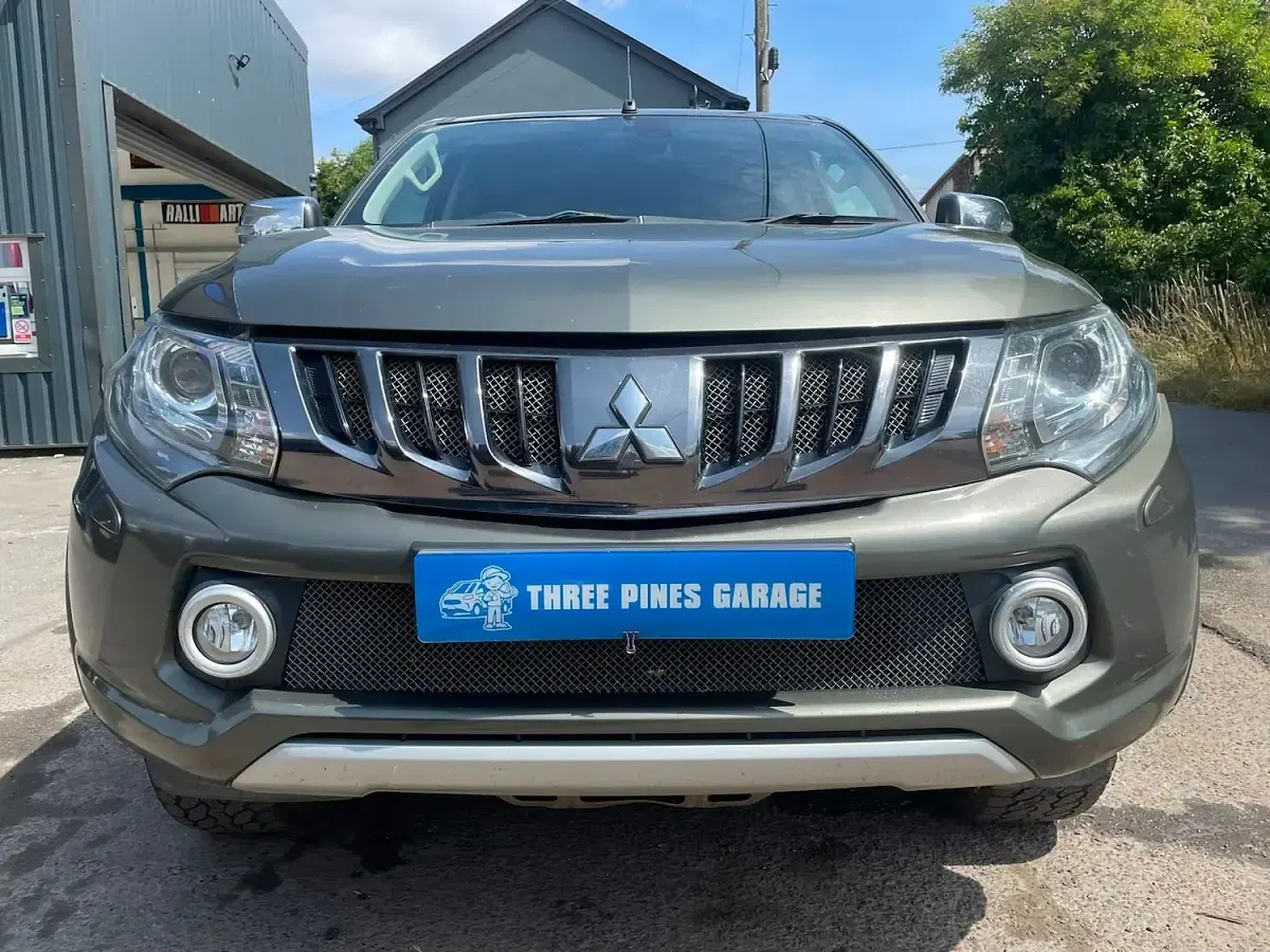Used Mitsubishi L200 2018 Green Pickup
