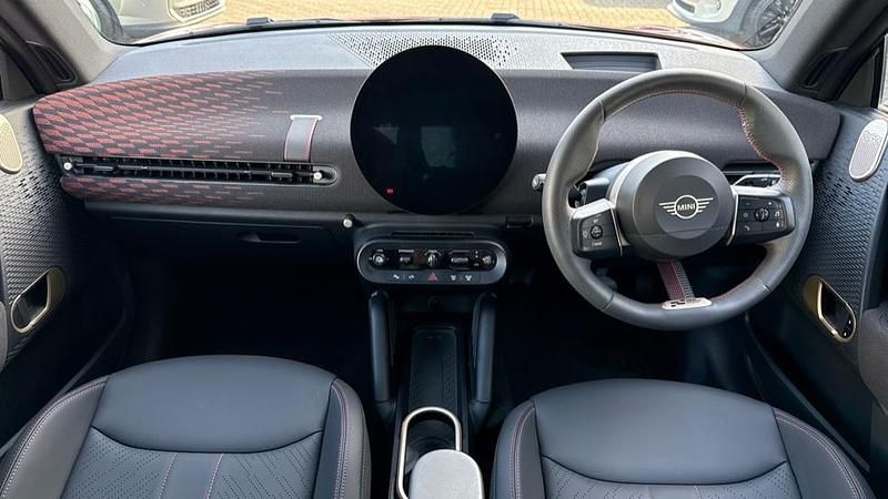 Used Mini Cooper Hatch 133 kW (181 HP) 2024 Red Hatchback