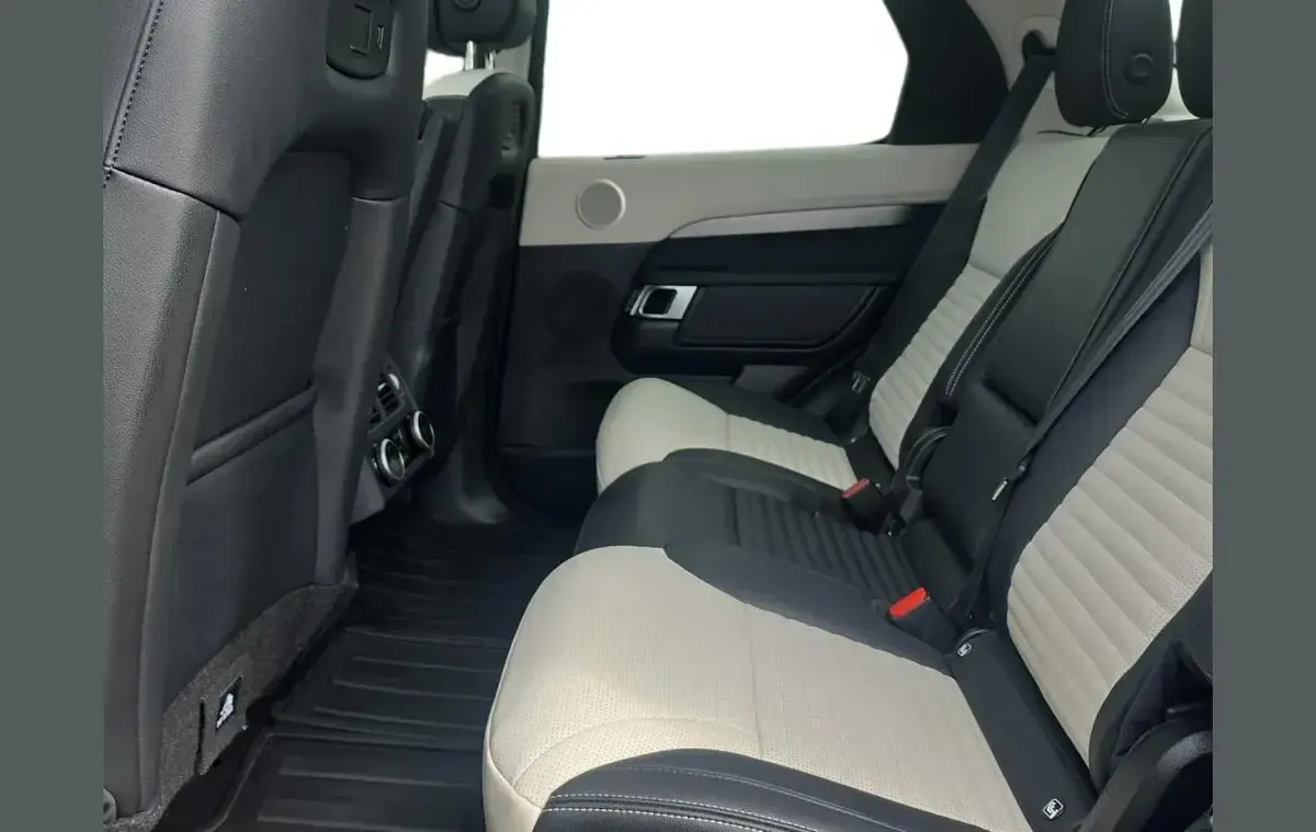Used Land Rover Discovery 344 HP (253 kW) 2026 Black SUV