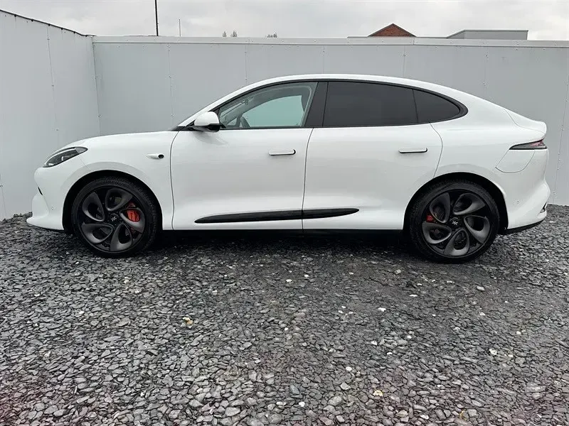 Usado MG IM6 552 kW (751 HP) 2025 Branco SUV