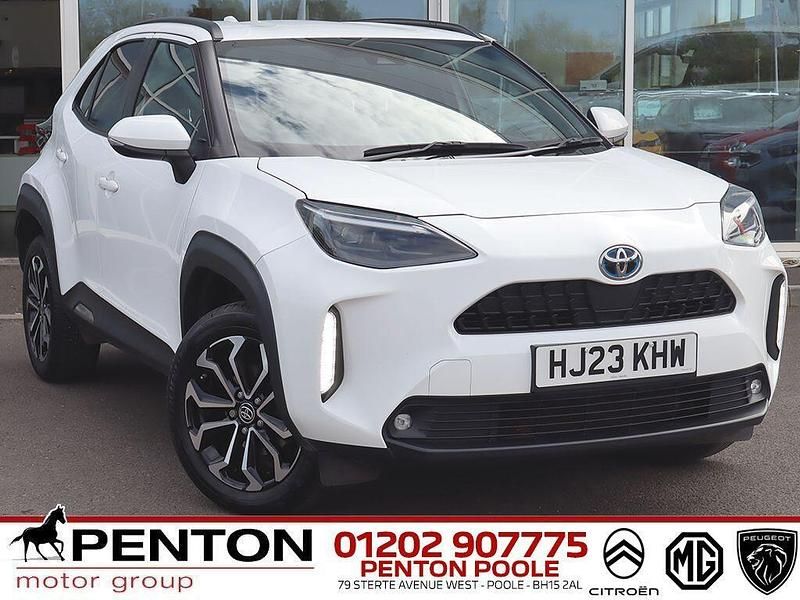 Used Toyota Yaris Hybrid Design 2023 White Hatchback