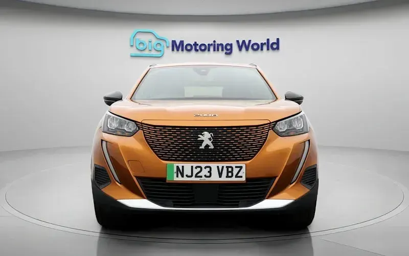 Used Peugeot e-2008 Active+ 100 kW (136 HP) 2023 SUV