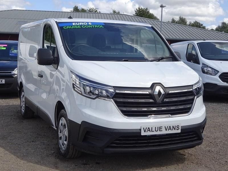 White Used 2022 Renault Trafic Business Van | £11,885 (Good price) - Image 1/4