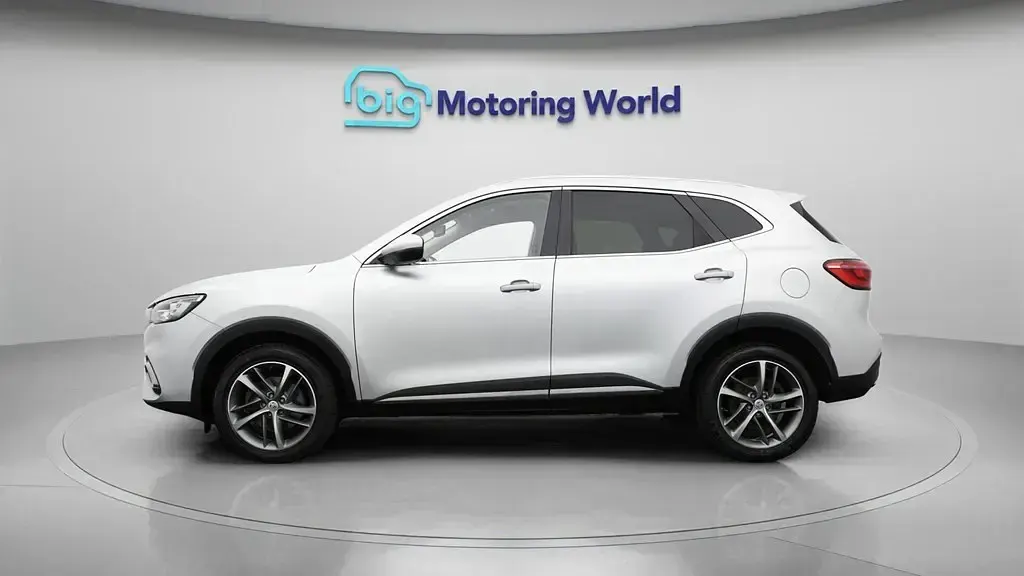 Begagnad MG HS 2023 Silver SUV