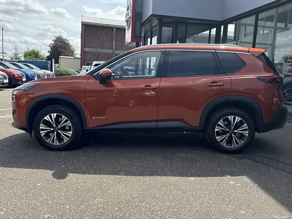 Used Nissan X-Trail N-Connecta 213 HP (156 kW) 2023 Orange SUV