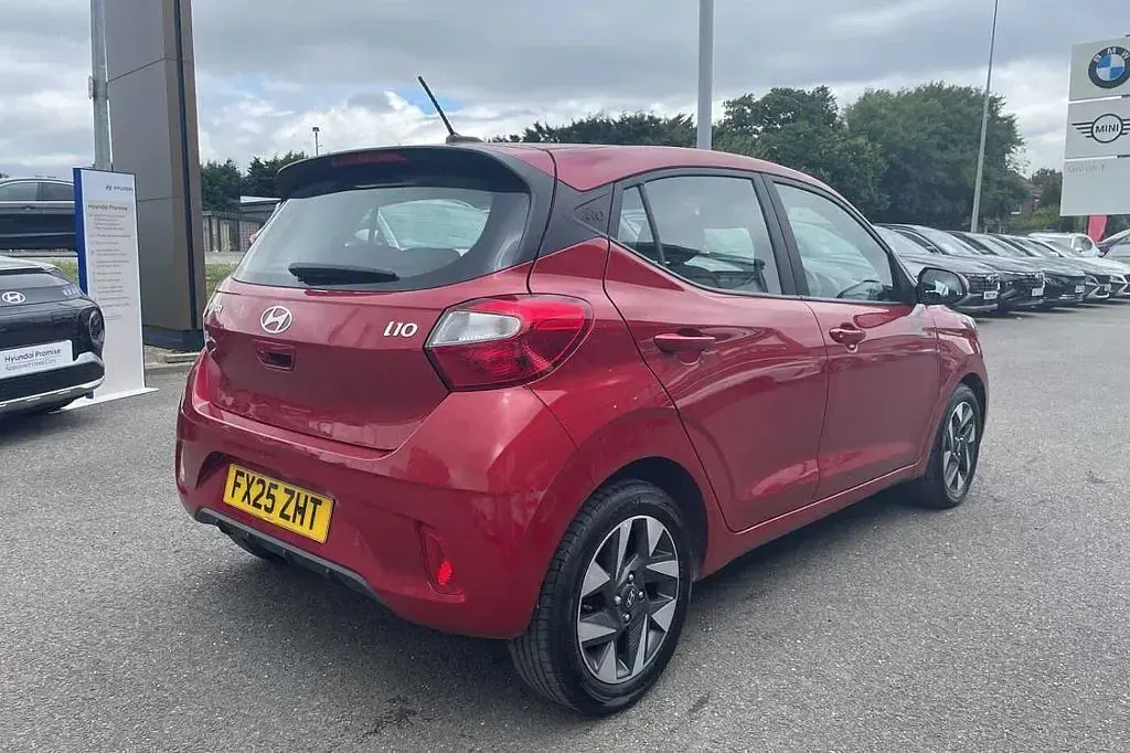 Used Hyundai i10 Advanced 63 HP (46 kW) 2025 Dragon red Hatchback