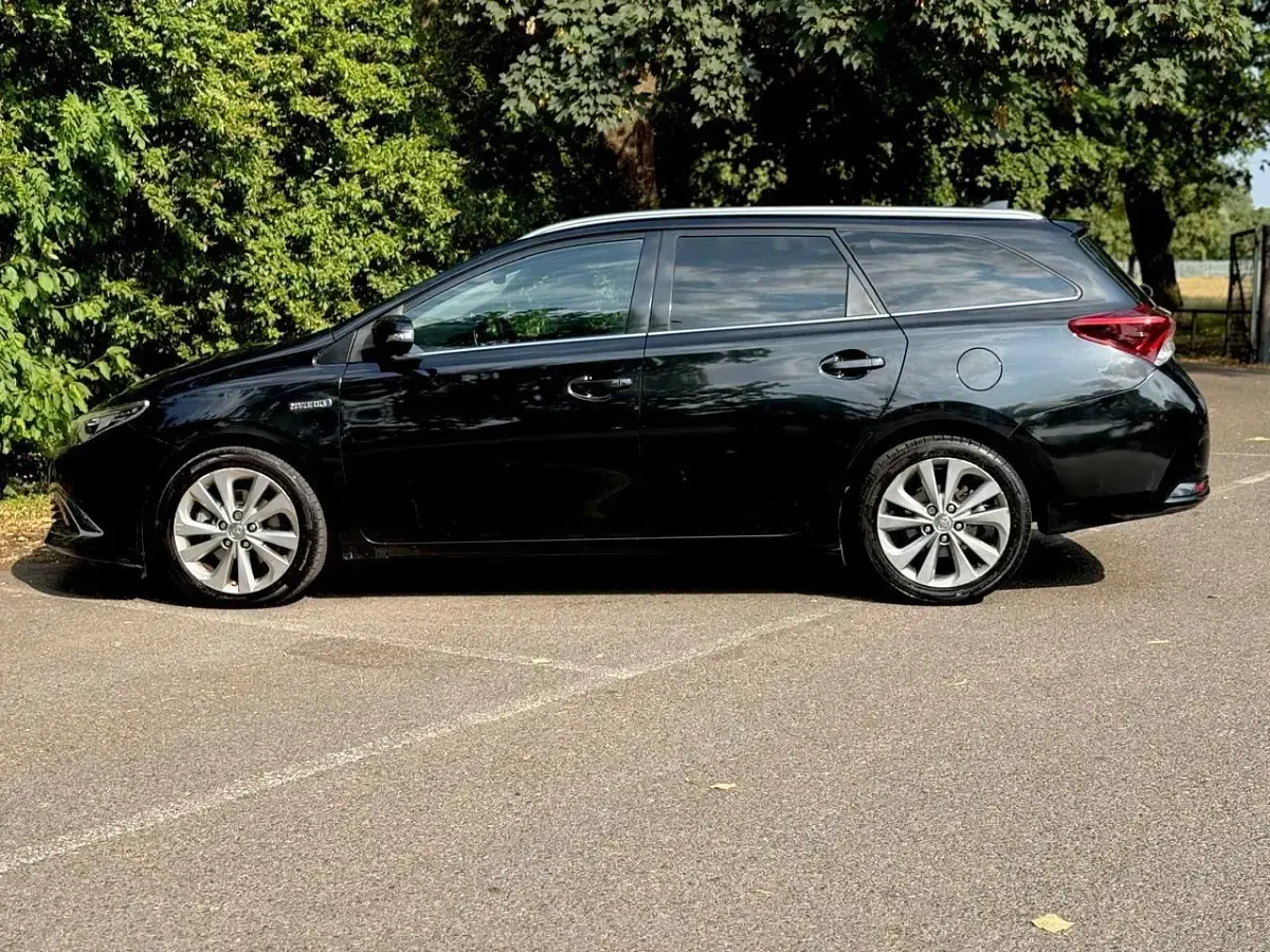 Used Toyota Auris Hybrid 2016 Black Estate