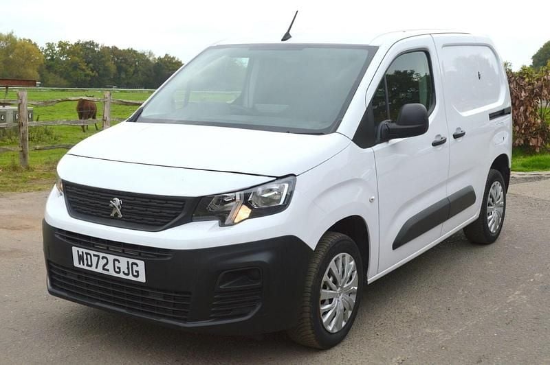 Used Peugeot Partner Premium 131 HP (96 kW) 2023 White MPV