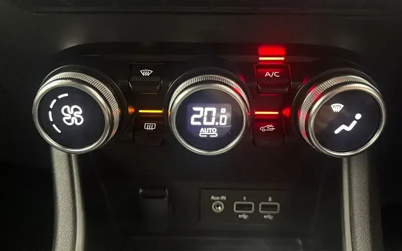 Used Renault Captur Techno 143 HP (105 kW) 2023 Black SUV