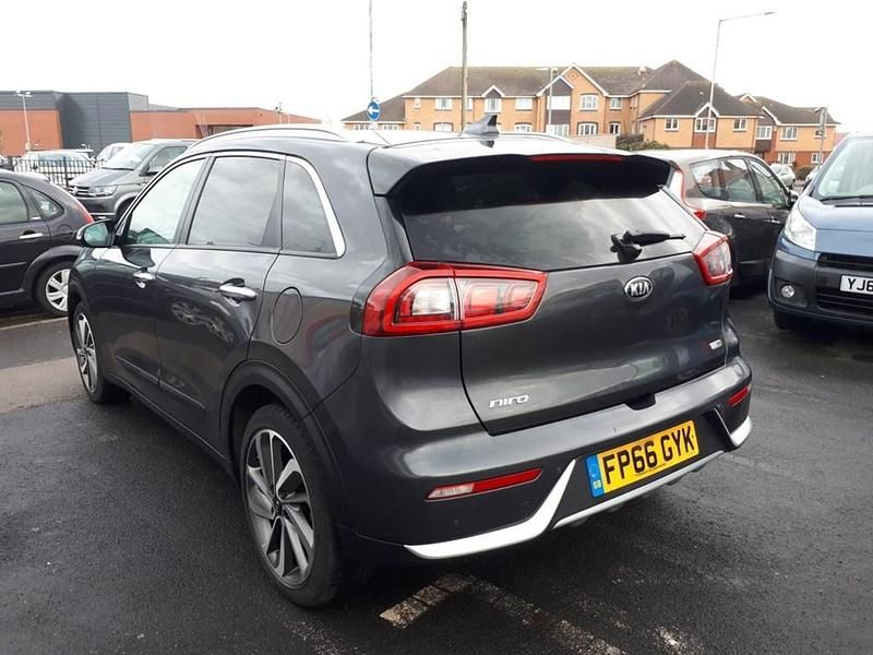 Used Kia Niro 139 HP (102 kW) 2016 Grey SUV