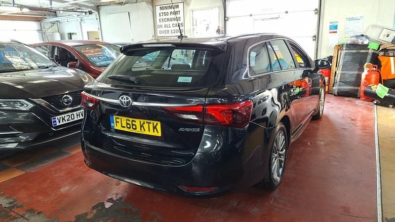 Used Toyota Avensis Business Edition 112 HP (82 kW) 2016 Black Estate