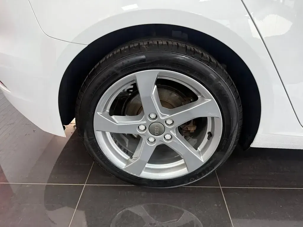 Begagnad Audi A3 Sport 150 HK (110 kW) 2018 Vit Sedan