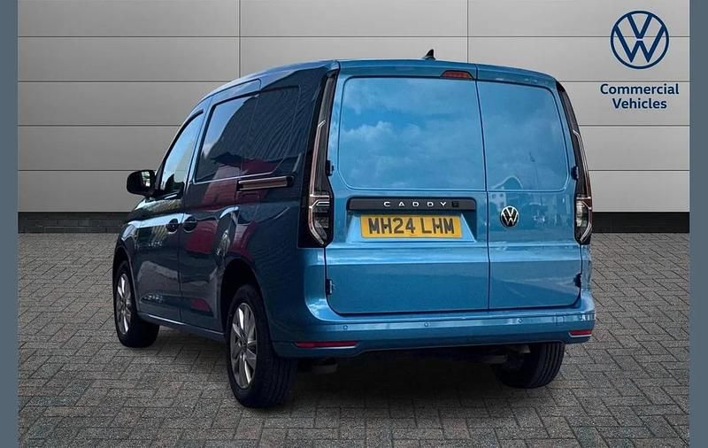 Usado VW Caddy Pro 122 CV (89 kW) 2024 Azul Monovolumen