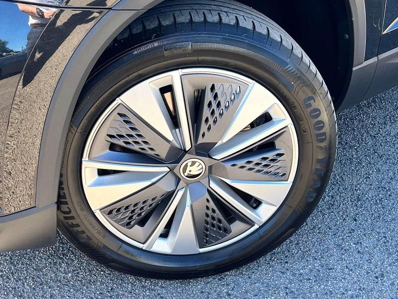 Używany Skoda Karoq SE Drive 2023 Czarny SUV